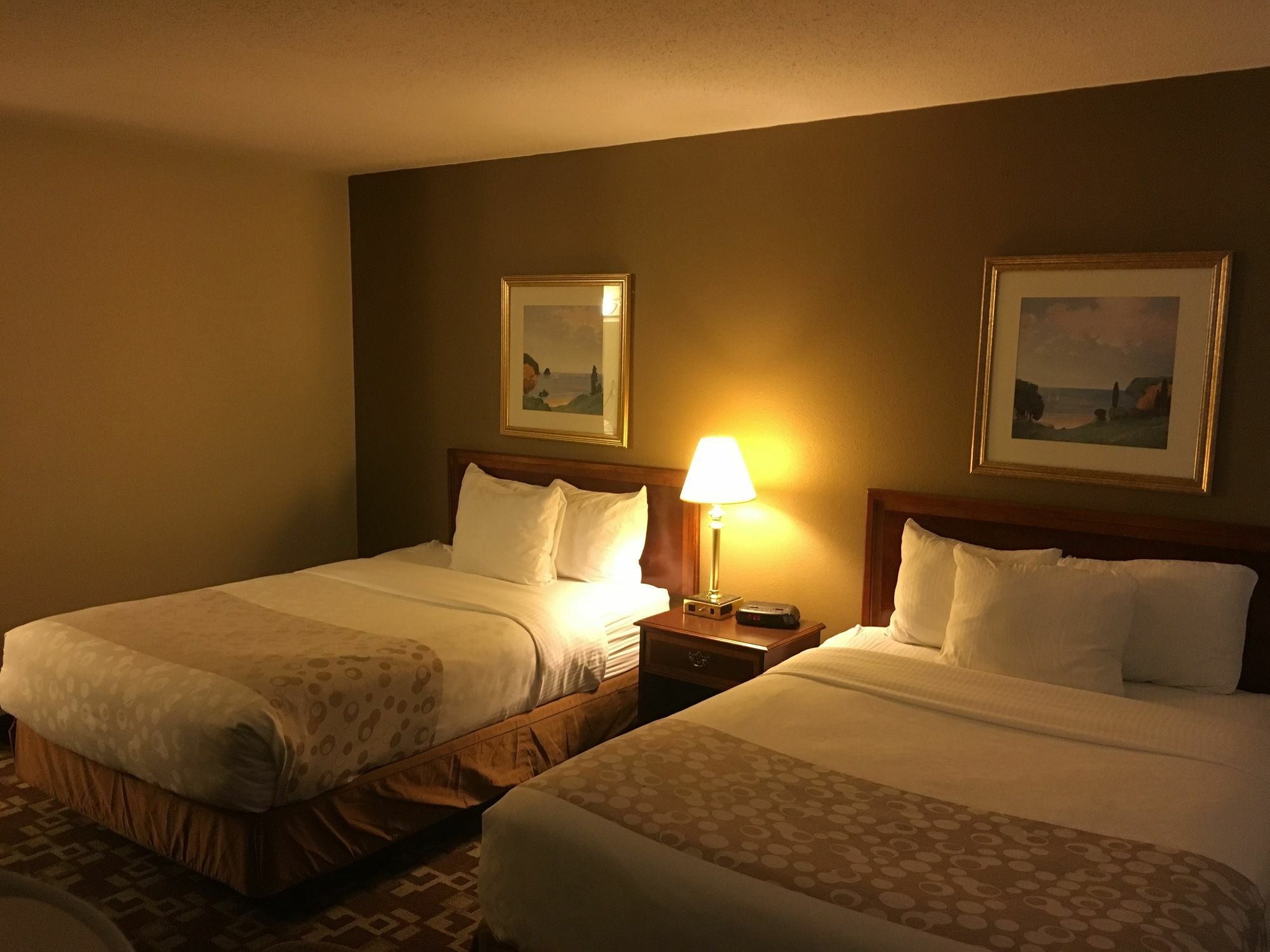 Quality Inn & Suites Milwaukee Bagian luar foto