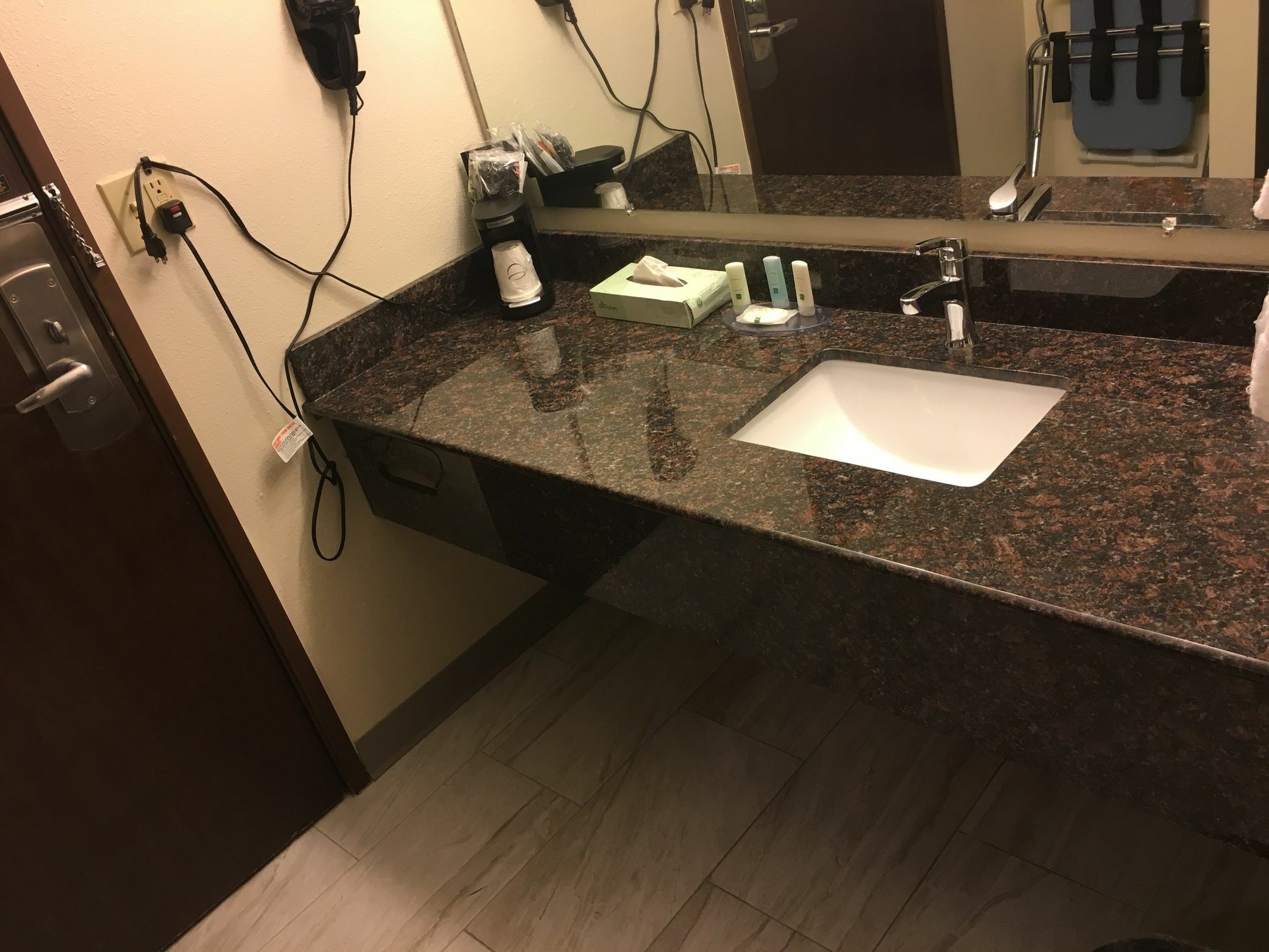Quality Inn & Suites Milwaukee Bagian luar foto
